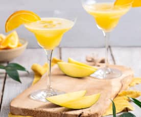 Drink z Prosecco, mango i pomarańczy