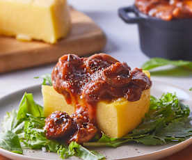 Polenta con estofado de hongos