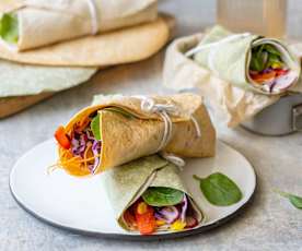 Kolorowe wrapy z krojonymi warzywami (TM7, TM6, TM5)