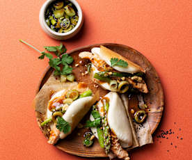 Bao buns con salmón y espárragos