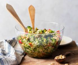 Salade de brocoli, poivron rouge et pignons