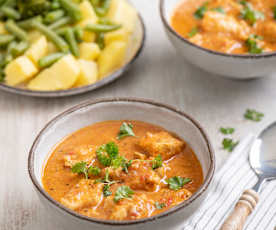 Kurczak w sosie paprykowym z ziemniakami, brokułami i fasolką