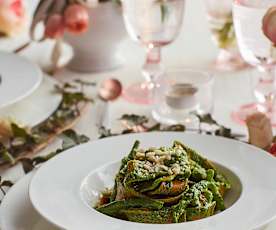 Pappardelle alla curcuma con fagiolini e mandorle