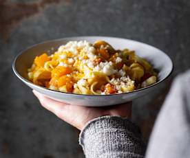 Krémová pasta risottata s dýní, scamorzou a pecorinem