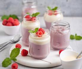 Malinowa kasza manna z sosem waniliowym