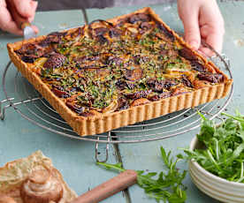 Quiche au blé complet, champignons et herbes