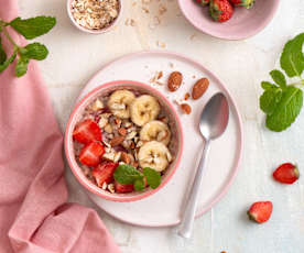 Bananowo-truskawkowa owsianka z migdałami