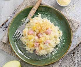 Risotto à la pomme et au jambon fumé