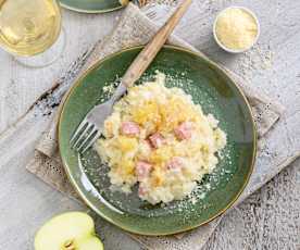 Apfel-Risotto mit gekochtem Schinken