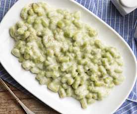 Gnocchi al cavolo nero e erbette con crema al taleggio