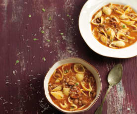 Sopa de chouriço, massa e feijão