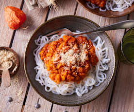 Vegane Kürbis-Bolognese mit Nudeln
