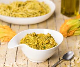 Pesto ai fiori di zucca e pinoli