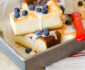 Cheesecake con mirtilli e glassa al limone