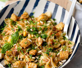 Nudeln mit Tempeh und getrockneten Tomaten