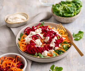 Sałatka z burakiem i ciecierzycą z dressingiem tahini (TM6, TM7)