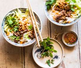 Ramen aux lamelles de bœuf, légumes et nouilles de riz - Cookidoo