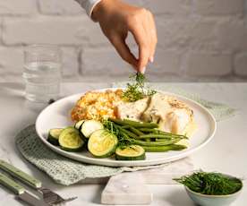 Dorsz na parze z sosem koperkowym i marchewkową kaszą jaglaną