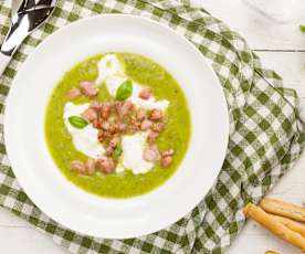 Gazpacho di zucchine con stracciatella e guanciale