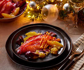 Rot gebeizter Lachs mit geschmortem Wintersalat und Orangen-Chutney