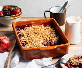 Crumble cu fructe și Crème Anglaise