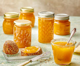 Confiture d'abricot pour les provisions