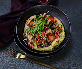 Salade van Champignons en Hummus met Karameldressing en Granaatappelpitjes