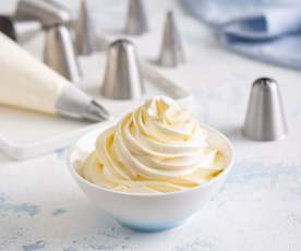 Masa maślana z mlekiem skondensowanym do dekoracji tortów
