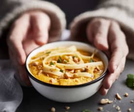 Velouté de carottes, céleri-rave, pommes et beurre de cacahuète