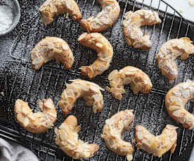 Medias lunas de mazapán