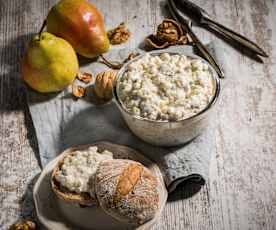 Dip de queso de cabra con pera y nueces