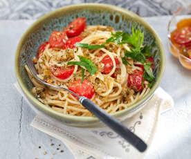 Spaghetti mit Tomaten-Kapern-Öl