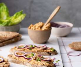 Formaggio vegano spalmabile alla birra, cumino e paprika