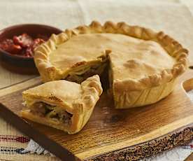 Panada sarda di salsiccia e patate