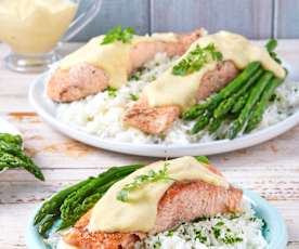 Salmón con brócoli, arroz y salsa holandesa de limón TM6
