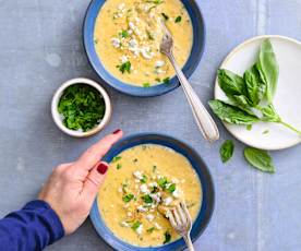 Œufs brouillés aux herbes, flocons d’avoine et feta