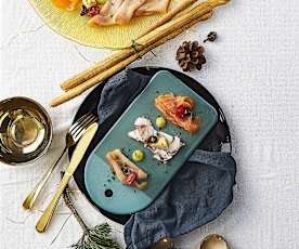 Antipasto misto di mare con grissini