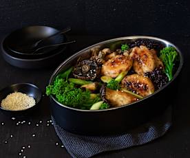 Black rice bowl with chicken and mushroom (gut health)