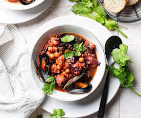Ragoût de pois chiches avec poulpe et moules