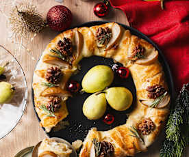 Corona de hojaldre, pera y gorgonzola