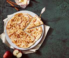 Apfel-Flammkuchen mit Streuseln