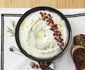 Vellutata di cavolfiore con briciole di pancetta