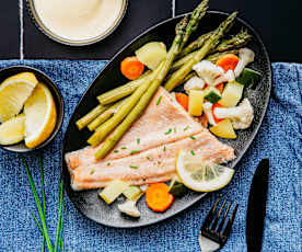 Truchas con verduras y salsa holandesa