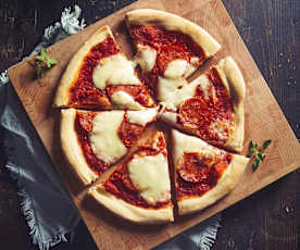 Pizza con salame piccante TM6