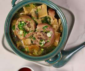 Canh Măng Hầm Móng Giò