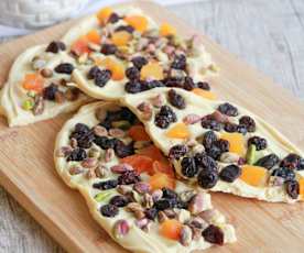 Barra de chocolate branco com pistache e berries