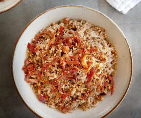 Arroz agridulce con maní y tocino