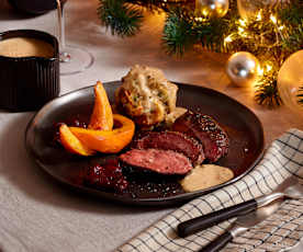 Hirschrücken mit Cranberry-Kompott, Pilz-Knödeln und Kürbis