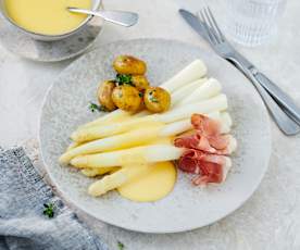 Spargel und Kartoffeln mit Sauce Hollandaise