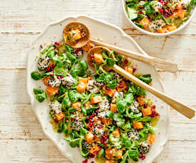 Süßkartoffel-Feldsalat mit Sesam-Ziegen-Camembert